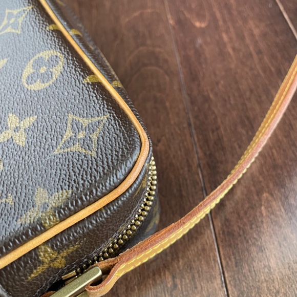 Louis Vuitton Monogram Pochette Cite PM - Picture 3 of 7